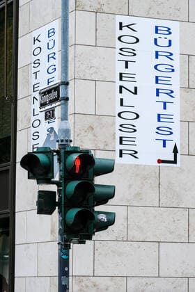 Düsseldorf 16 08 2021 free citizen test shopping mall shopping mall shopping store pandemic lockdown shutdown covid corona mask duty emergency brake coronatest test incidence incidence value PCR billing rapid test centre rapid test free of charge covid 19 Königsallee Düsseldorf North Rhine Westphalia Germany