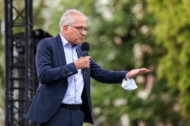16.08.2021, xmkx, Politik , Wahlkampfveranstaltung Bündnis 90 Die Grünen mit Robert Habeck in Offenbach v.l. Tarek Al-Wazir (Hessischer Wirtschaftsminister und stellvertretender Ministerpraesident), Offenbach Hessen Deutschland (DE) Marktplatz *** 16 08 2021, xmkx, politics , election campaign event Bündnis 90 Die Grünen with Robert Habeck in Offenbach v l Tarek Al Wazir Hessian Minister of Economics and Deputy State President , Offenbach Hesse Germany DE Marketplace