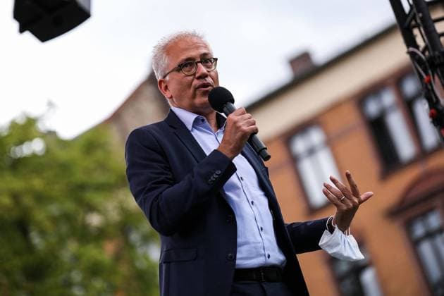 16.08.2021, xmkx, Politik , Wahlkampfveranstaltung Bündnis 90 Die Grünen mit Robert Habeck in Offenbach v.l. Tarek Al-Wazir (Hessischer Wirtschaftsminister und stellvertretender Ministerpraesident), Offenbach Hessen Deutschland (DE) Marktplatz *** 16 08 2021, xmkx, politics , election campaign event Bündnis 90 Die Grünen with Robert Habeck in Offenbach v l Tarek Al Wazir Hessian Minister of Economics and Deputy State President , Offenbach Hesse Germany DE Marketplace