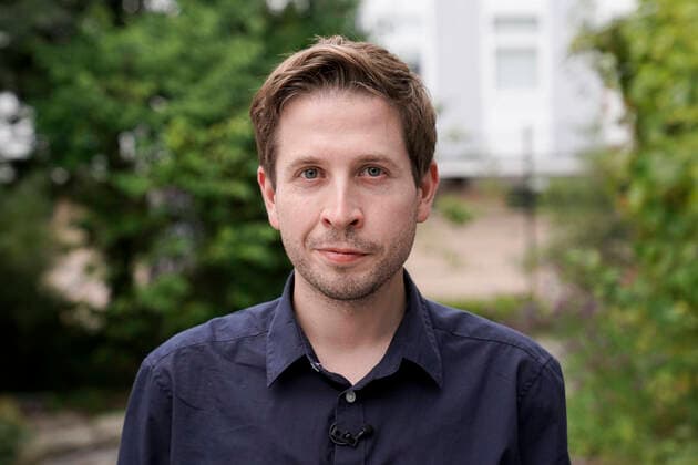 SPD Zukunftsgespraech im Bundestagswahlkampf in Berlin Tempelhof Schoeneberg Aktuell, 16.08.2021, Berlin Kevin Kuehnert Kandidat fuer die Bundestagswahl fuer den Bezirk Berlin Tempelhof Schoeneberg im Portrait bei der Bundestagswahlkampfveranstaltung SPD Zukunftsgespraeche in Berlin Tempelhof Schoeneberg Berlin Berlin Deutschland *** SPD future talk in the federal election campaign in Berlin Tempelhof Schoeneberg Current, 16 08 2021, Berlin Kevin Kuehnert candidate for the federal election for the district Berlin Tempelhof Schoeneberg in the portrait at the federal election campaign event SPD future talk in Berlin Tempelhof Schoeneberg Berlin Berlin Germany