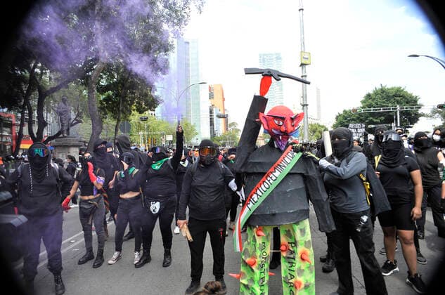 Mexiko, Protest von Black Like Obsidian Feministinnen in Mexiko-Stadt Feminists Protest Against Criminalization of Protest MEXICO CITY, MEXICO - AUGUST 16: Members of the Feminist group Black Like Obsidian , take part during a demonstration to protest against the criminalization of protest and demand justice against gender-violence in the country at Angel of Independence. On August 16, 2019 commemorate, the Feminist movement They don t care for me, they rape me , that began with women protests after the rape of a minor by the police force. On August 16, 2021 in Mexico City, Mexico. Copyright: xMartinxGonzalezx EYEPIXGROUP_PG_16082021_12216