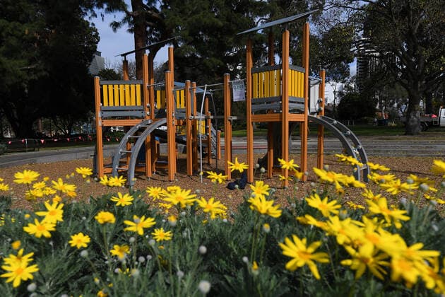 Coronavirus in Australien, Lockdown in Melbourne VICTORIA CORONAVIRUS COVID19, A closed playground is seen in Flagstaff Gardens in Melbourne, Tuesday, August 17, 2021. Melbourne s lockdown has been extended by two weeks and a night curfew will be reimposed in an effort to stamp out the state s latest coronavirus outbreak. ( NO ARCHIVING, EDITORIAL USE ONLY, NO USE IN BOOKS WITHOUT CONSENT MELBOURNE VIC AUSTRALIA  Copyright: xJAMESxROSSx 20210817001567496434