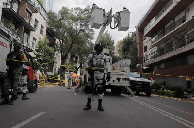 Mexiko, Mindestens 22 Verletzte bei Gasexplosion in Wohngebäude in Mexiko-Stadt Coronavirus Emergency In Mexico Elements of the National Guard guard the emergency area where an explosion caused by a gas leak occurred in a building located on Coyoacan Avenue and corner of Universidad, which destroyed some apartments and several people were seriously injured during the health emergency and the red epidemiological traffic light in the capital. Mexico City Mexico vieyra-notitle210816_npZfq  Copyright: xGerardoxVieyrax