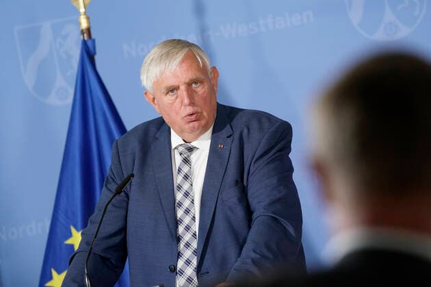 Press Briefing of the NRW Minister of Health on the Corona Situation Current, Duesseldorf 17 08 2021 Health Minister Karl Josef Laumann in portrait during a press briefing on the current situation of the Corona virus pandemic and next vaccination steps in North Rhine-Westphalia Duesseldorf North Rhine-Westphalia Germany