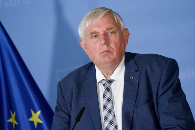 Press Briefing of the NRW Minister of Health on the Corona Situation Current, Duesseldorf 17 08 2021 Health Minister Karl Josef Laumann in portrait during a press briefing on the current situation of the Corona virus pandemic and next vaccination steps in North Rhine-Westphalia Duesseldorf North Rhine-Westphalia Germany