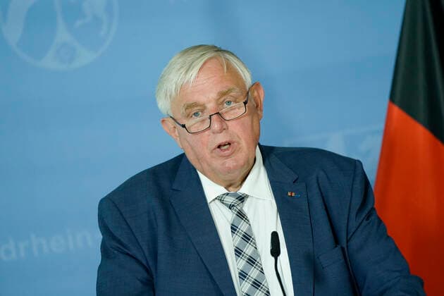 Press Briefing of the NRW Minister of Health on the Corona Situation Current, Duesseldorf 17 08 2021 Health Minister Karl Josef Laumann in portrait during a press briefing on the current situation of the Corona virus pandemic and next vaccination steps in North Rhine-Westphalia Duesseldorf North Rhine-Westphalia Germany