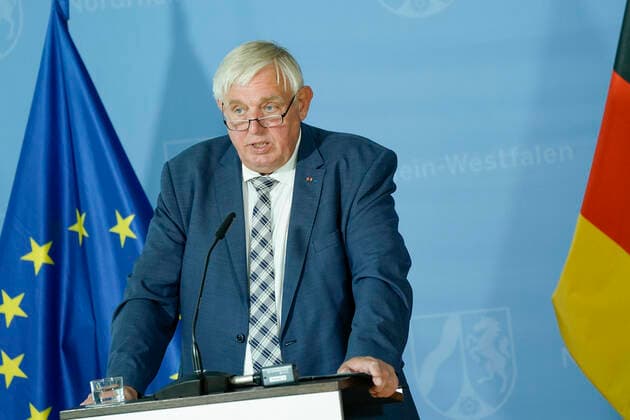 Press Briefing of the NRW Minister of Health on the Corona Situation Current, Duesseldorf 17 08 2021 Health Minister Karl Josef Laumann in portrait during a press briefing on the current situation of the Corona virus pandemic and next vaccination steps in North Rhine-Westphalia Duesseldorf North Rhine-Westphalia Germany