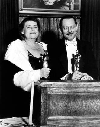 OSCARS. Beste Hauptdarstellerin. PreistrÃ¤gerinnen 1931-1940 Academy Award winners, from left, Marie Dressler (Best Actress, MIN AND BILL) and Lionel Barrymore (Best Actor, A FREE SOUL), Biltmore Hotel, November 10, 1931 Ref:PBDLIBA EC037 PUBLICATIONXNOTxINxCANxCHNxFRAxITAxJPNxNORxPOLxRUSxESPxUKxUSA Copyright: xx PBDLIBA EC037