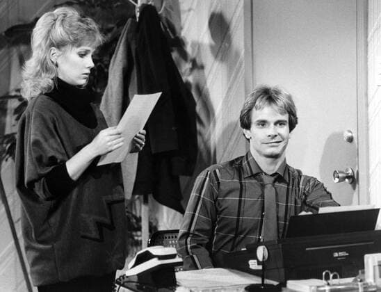 NEWHART, from left: Julia Duffy, Peter Scolari, ?Look Ma, No Talent , (Season 4, ep. 412, aired Jan 13. 1986), 1982-1990. photo: ?CBS Courtesy Everett Collection Ref:TBDNEWH CB024 PUBLICATIONXNOTxINxCANxCHNxFRAxITAxJPNxNORxPOLxRUSxESPxUKxUSA Copyright: xx TBDNEWH CB024