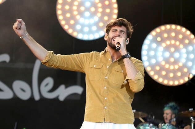 Alvaro Soler live at the Vor Deiner Tür Open Air at Cruise Center Steinwerder Hamburg, 17 08 2021 Foto:xC.xTamckex xFuturexImage