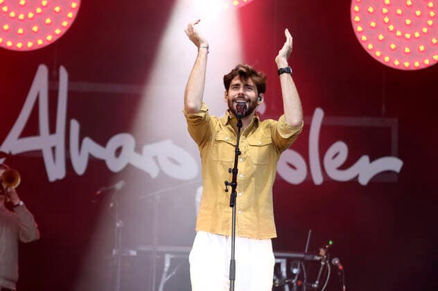 Alvaro Soler live at the Vor Deiner Tür Open Air at Cruise Center Steinwerder Hamburg, 17 08 2021 Foto:xC.xTamckex xFuturexImage