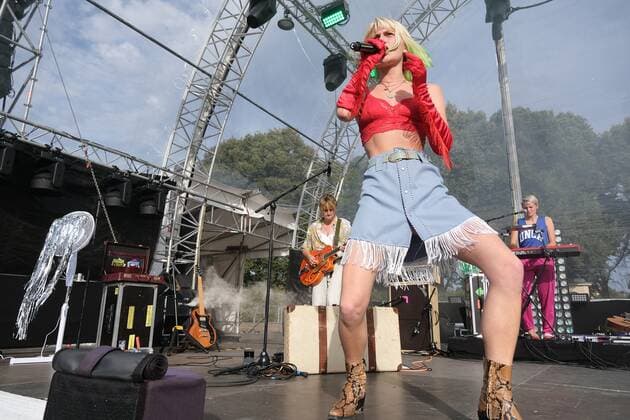 15 08 2021 xkhx Kassel, outdoor culture tent concert Alina Bianca Alli Neumann actress and singer