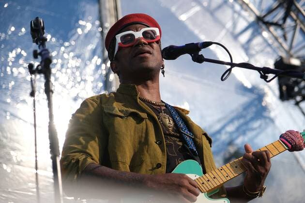 11 08 2021 xkhx Kassel, Kulturzelt outdoor concert Blick Bassy Cameroonian singer songwriter