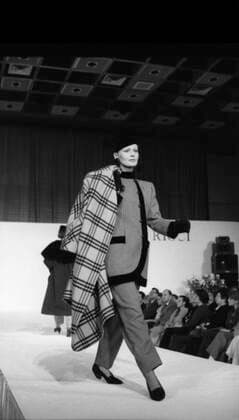 Nina Ricci fashion show in Moscow 6623433 01.11.1989 Nina Ricci presents its 1989 fall winter collection at a fashion show in Moscow. Alexander Makarov Moscow Russia  Copyright: xAlexanderxMakarovx