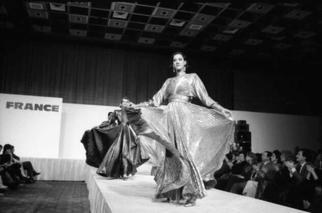 Nina Ricci fashion show in Moscow 6623437 01.11.1989 Nina Ricci presents its 1989 fall winter collection at a fashion show in Moscow. Evening gowns. Alexander Makarov Moscow Russia  Copyright: xAlexanderxMakarovx