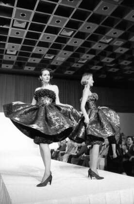 Nina Ricci fashion show in Moscow 6623448 01.11.1989 Nina Ricci presents its 1989 fall winter collection at a fashion show in Moscow. Evening gowns. Alexander Makarov Moscow Russia  Copyright: xAlexanderxMakarovx