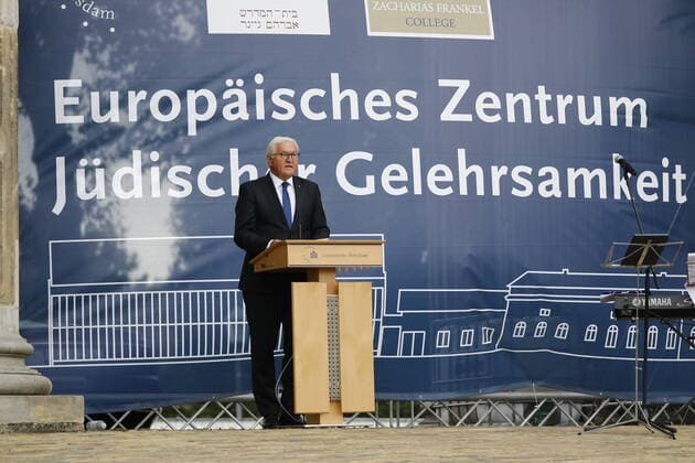 Bilder des Jahres 2021, News 08 August News Themen der Woche KW33 News Bilder des Tages Bundespräsident Frank-Walter Steinmeier, Deutschland, Potsdam, Campus am Neuen Palais, Bundespräsident Frank-Walter Steinmeier, Ansprache bei der Eröffnung des Europäischen Zentrums für Jüdische Gelehrsamkeit für das Abraham Geiger Kolleg für Rabbiner- und Kantorenausbildung *** Federal President Frank Walter Steinmeier, Germany, Potsdam, Campus am Neuen Palais, Federal President Frank Walter Steinmeier, Address at the Opening of the European Centre for Jewish Scholarship for the Abraham Geiger College for Rabbinical and Cantorial Education