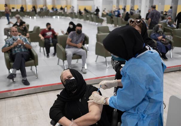 General COVID-19 Vaccination In Tehran An Iranian elderly woman receives a dose of China s Sinopharm new coronavirus disease (COVID-19) vaccine during the mass general COVID-19 vaccination in the Iran Grand Bazaar, Iran Mall, in western Tehran, August 17, 2021. Tehran Tehran Iran nikoubazl-generalc210817_np9tY  Copyright: xMortezaxNikoubazlx