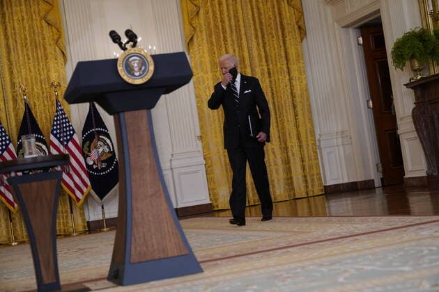 August 18, 2021, Washington, District of Columbia, USA: United States President Joe Biden arrives to deliver remarks on the COVID-19 response and the vaccination program in the East Room of the White House in Washington, DC on Wednesday, August 18, 2021. Earlier today, the Biden Administration announced that beginning the week of September 20, US agencies are preparing to offer booster shots to all eligible Americans who received the Pfizer or Moderna vaccines. Credit: CNP Washington USA - ZUMAs152 20210818_zaa_s152_010 Copyright: xChrisxKleponisx