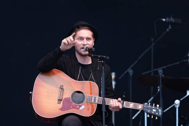 Live performance of musician and songwriter Johannes Oerding with the program Lagerfeuer Acoustics Tour at BonnLive Kulturgarten Bonn, 18 08 2021 BonnLive is a cooperation between fünfdrei Eventagentur and Rheinevents Bonn Am Römerbad NRW Germany