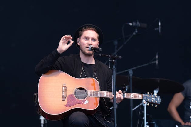 Live performance of musician and songwriter Johannes Oerding with the program Lagerfeuer Acoustics Tour at BonnLive Kulturgarten Bonn, 18 08 2021 BonnLive is a cooperation between fünfdrei Eventagentur and Rheinevents Bonn Am Römerbad NRW Germany