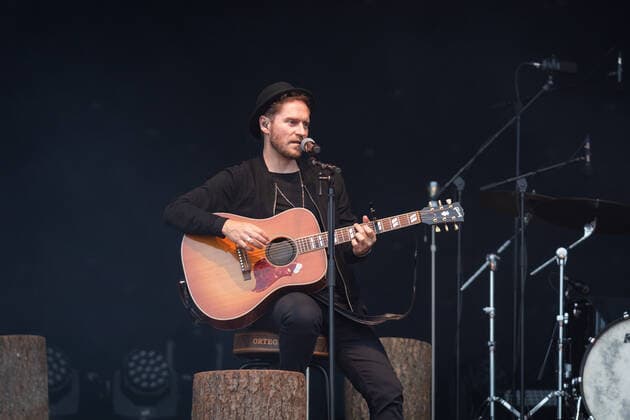 Live performance of musician and songwriter Johannes Oerding with the program Lagerfeuer Acoustics Tour at BonnLive Kulturgarten Bonn, 18 08 2021 BonnLive is a cooperation between fünfdrei Eventagentur and Rheinevents Bonn Am Römerbad NRW Germany