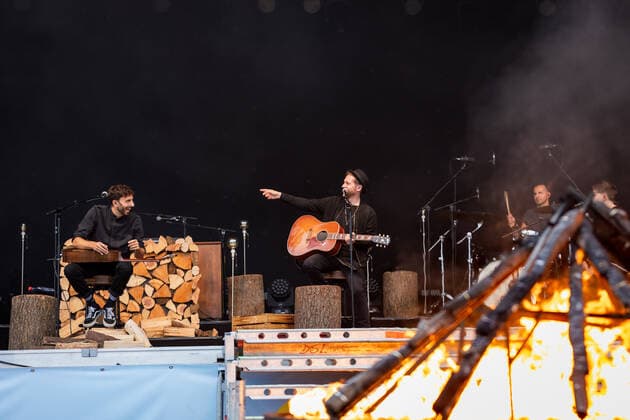 Live performance of musician and songwriter Johannes Oerding with the program Lagerfeuer Acoustics Tour at BonnLive Kulturgarten Bonn, 18 08 2021 BonnLive is a cooperation between fünfdrei Eventagentur and Rheinevents Bonn Am Römerbad NRW Germany
