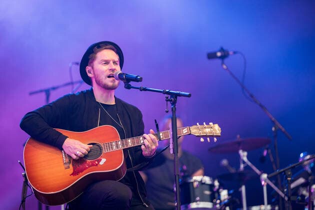 Live performance of musician and songwriter Johannes Oerding with the program Lagerfeuer Acoustics Tour at BonnLive Kulturgarten Bonn, 18 08 2021 BonnLive is a cooperation between fünfdrei Eventagentur and Rheinevents Bonn Am Römerbad NRW Germany