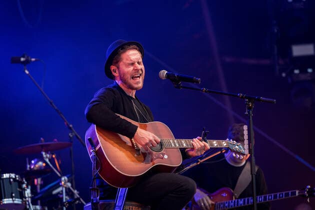 Live performance of musician and songwriter Johannes Oerding with the program Lagerfeuer Acoustics Tour at BonnLive Kulturgarten Bonn, 18 08 2021 BonnLive is a cooperation between fünfdrei Eventagentur and Rheinevents Bonn Am Römerbad NRW Germany
