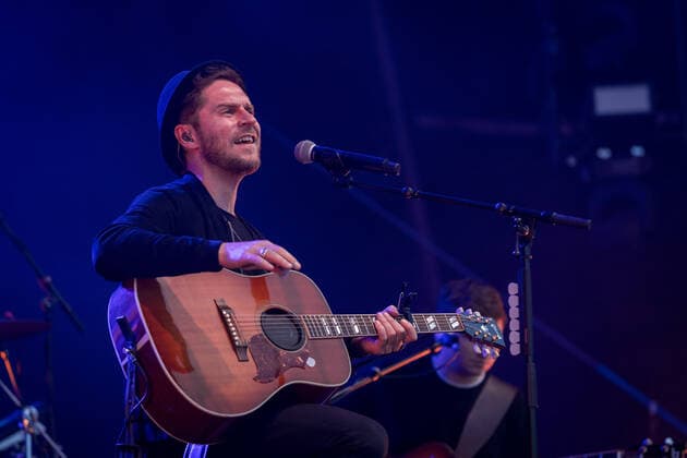 Live performance of musician and songwriter Johannes Oerding with the program Lagerfeuer Acoustics Tour at BonnLive Kulturgarten Bonn, 18 08 2021 BonnLive is a cooperation between fünfdrei Eventagentur and Rheinevents Bonn Am Römerbad NRW Germany