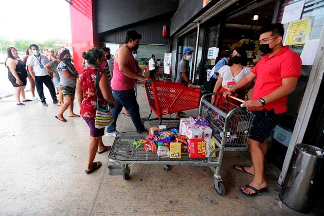 News Bilder des Tages People buy food today before the arrival of Hurricane Grace in Punta Allen, city of Tulum, state of Quintana Roo, Mexico 18 August 2021. Authorities of the three levels of government of the state of Quintana Roo, southeast of Mexico, indicated this Wednesday that they are on alert and prepared to receive the impact of hurricane Grace, category 1, which could occur during the first hours of Thursday near the municipality from Tulum. Quintana Roo (Mexico) on alert to receive the impact of Hurricane Grace !ACHTUNG: NUR REDAKTIONELLE NUTZUNG!  Copyright: xAlonsoxCupulx MEX9350 20210819-6e85f564c5aafaf07bf5d3bb472bdb31e1083e93