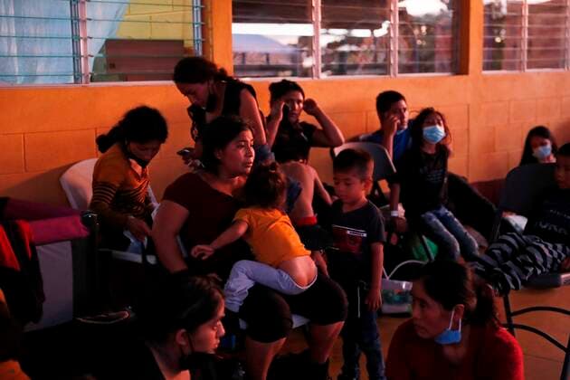 Several people spend the night in a shelter for migrants located on the El Ceibo border between Mexico and Guatemala, in El Ceibo, La Libertad municipality, Guatemala, 18 August 2021 (Issued 19 August 2021. Raul, 27, was deported to Guatemala with his little daughter on Wednesday, after unsuccessfully pursuing the American dream. But the return home has become a nightmare for him and for thousands more Central American migrants, who are returned to a border point in the north of the territory, in the middle of nowhere. EFE Esteban Biba Deportations become a nightmare for migrants in Guatemala !ACHTUNG: NUR REDAKTIONELLE NUTZUNG!  Copyright: xEstebanxBibax AME9783 20210819-a52af688238d5f481ce51fcd21fa968cfc4224f8