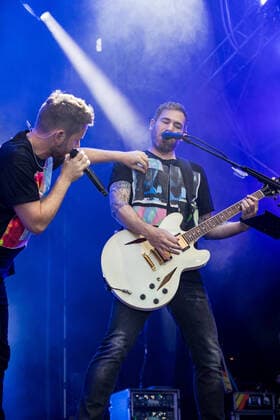 Johannes Strate and Niels Kristian Hansen Live performance of the Rock Pop Band Revolverheld with the Festival Summer Tour in the BonnLive Kulturgarten Am Römerbad Bonn, 19 08 2021 BonnLive is a cooperation between the fünfdrei Event Agency and Rheinevents Bonn Castell NRW Germany