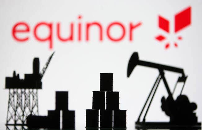 Economy Illustration Equinor ASA logo and models of an oil rig, pump jack and oil barrels are pictured in this illustration photo taken in Kyiv on 19 August, 2021. Kyiv Ukraine sindeyev-notitle210819_npjVo  Copyright: xSTRx