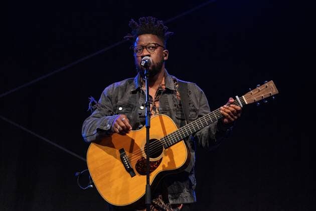 With the title Call You Home Kelvin Jones has his breakthrough in 2014 Kelvin Jones live at the Jazz Joy in Worms Worms Jazz Joy Rheinland Pfalz