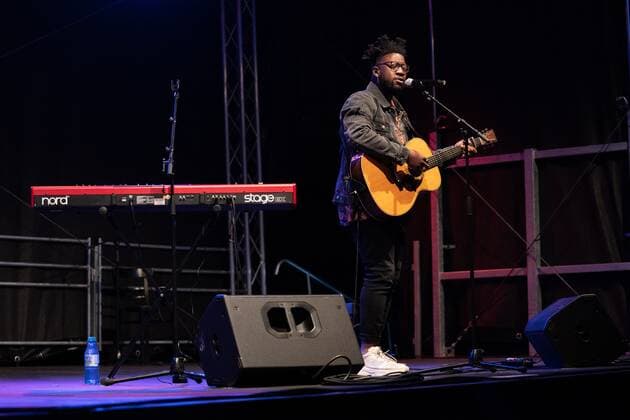 With the title Call You Home Kelvin Jones has his breakthrough in 2014 Kelvin Jones live at the Jazz Joy in Worms Worms Jazz Joy Rheinland Pfalz