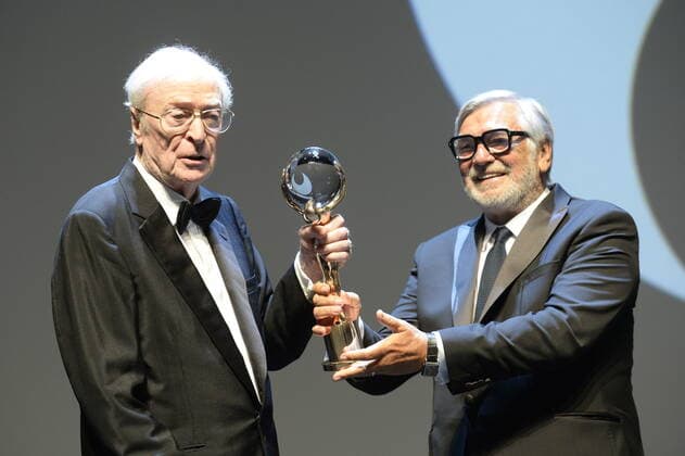 Karlovy Vary International Film Festival - Michael Caine erhält Auszeichnung für sein Lebenswerk Oscar-winning English actor Michael Caine receives award for his outstanding contribution to world cinema from President of Festival Jiri Bartoska at the 55th edition of the Karlovy Vary International Film Festival, Friday, August 20, 2021. The international film festival returns to the Czech spa of Karlovy Vary after two years due to a delay caused by the coronavirus pandemic. (CTKxPhoto KaterinaxSulova) CTKPhotoP2021082006934 