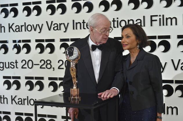 Karlovy Vary International Film Festival - Michael Caine erhält Auszeichnung für sein Lebenswerk Oscar-winning English actor Michael Caine receives award for his outstanding contribution to world cinema from President of Festival Jiri Bartoska (not pictured) at the 55th edition of the Karlovy Vary International Film Festival, Friday, August 20, 2021. The international film festival returns to the Czech spa of Karlovy Vary after two years due to a delay caused by the coronavirus pandemic. At right is wife of Michael Caine Shakira. (CTKxPhoto SlavomirxKubes) CTKPhotoP2021082007202 