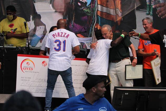 Queens, New York, USA: Mayor of New York City, Bill de Blasio, Senate Leader, Chuck Schumer with Run DMC band and EPMD during It s Time for Hip Hop in New York Concerts presented by The City of New York, Universal Hip Hop Museum, and IDEKO as part of NYC Homecoming Week held at Forest Hill stadium in Queens, New York. The event starts at 4pm till 9.30pm. There is tight security check up with proof of vaccination or COVID -19 test while most of the people aren™t using masks.  Copyright: xNiyixFotex