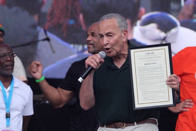 Queens, New York, USA: Mayor of New York City, Bill de Blasio, Senate Leader, Chuck Schumer with Run DMC band and EPMD during It s Time for Hip Hop in New York Concerts presented by The City of New York, Universal Hip Hop Museum, and IDEKO as part of NYC Homecoming Week held at Forest Hill stadium in Queens, New York. The event starts at 4pm till 9.30pm. There is tight security check up with proof of vaccination or COVID -19 test while most of the people aren™t using masks.  Copyright: xNiyixFotex