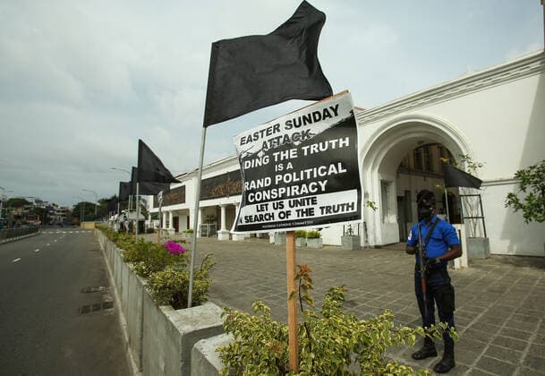 August 21, 2021, colombo, sri lanka: Black flags were hoisted at St. Anthony s Church in Kochchikade as no law was enforced regarding the Easter attack in 2019, in Colombo on August 21 2021. Cardinal Malcolm Ranjith recently said that black flags would be hoisted at all churches and homes across the country on August 21. colombo sri lanka - ZUMAd152 20210821_znp_d152_001 Copyright: xPradeepxDambaragex