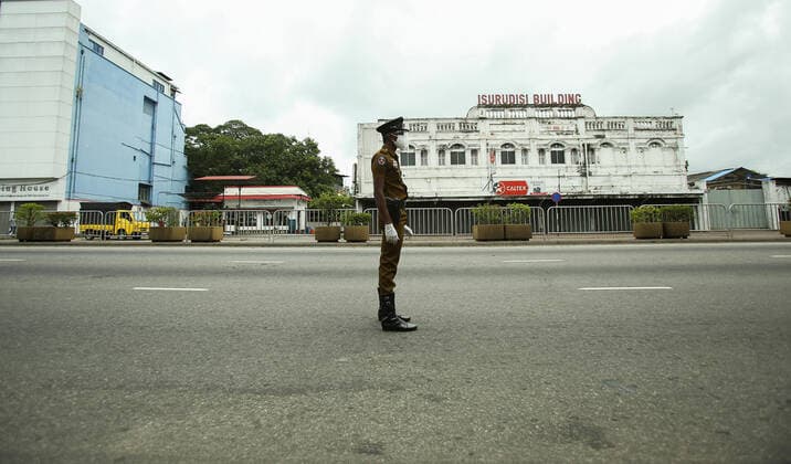 August 21, 2021, colombo, Sri Lanka: A policeman stands guard along a street during a nationwide 10-days lockdown imposed to curb the spread of Covid-19 coronavirus in Colombo, Sri Lanka on August 21, 2021. colombo Sri Lanka. - ZUMAd152 20210821_znp_d152_005 Copyright: xPradeepxDambaragex