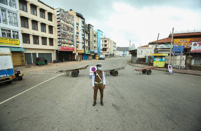 August 21, 2021, colombo, Sri Lanka: A policeman stands guard along a street during a nationwide 10-days lockdown imposed to curb the spread of Covid-19 coronavirus in Colombo, Sri Lanka on August 21, 2021. colombo Sri Lanka. - ZUMAd152 20210821_znp_d152_009 Copyright: xPradeepxDambaragex