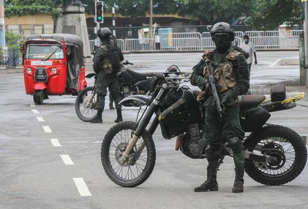 August 21, 2021, colombo, Sri Lanka: Army soldiers stands guard a street during a nationwide 10-days lockdown imposed to curb the spread of Covid-19 coronavirus in Colombo, Sri Lanka on August 21, 2021. colombo Sri Lanka. - ZUMAd152 20210821_znp_d152_018 Copyright: xPradeepxDambaragex