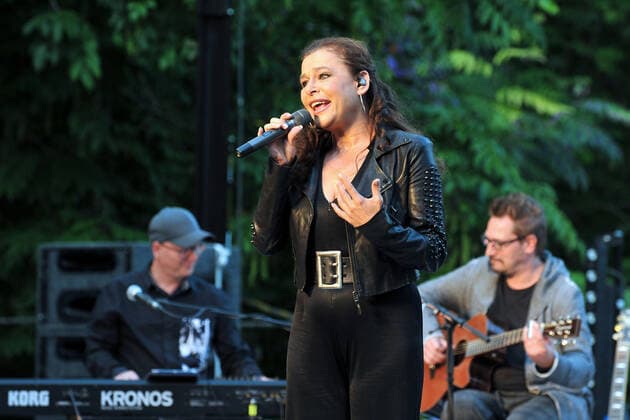 Singer Julia Neigel Singer Julia Neigel during a performance on20 08 2021 on the lake stage in the Luisenpark Mannheim 20210820MWI2917
