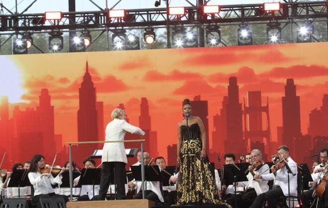 August 21, 2021, New York, USA: Jennifer Hudson performing live with New York Philharmonic Orchestra during The WE LOVE NYC: The Homecoming Concert taking place at the great Central Park lawn in New York that anticipates a prosperous post-pandemic future for New York City. Fans are allowed to watch but with proof of vaccination or COVID PCR (Polymerase Chain Reaction) test taken within 72 hours prior to the event. This concert is to round up the Hip Hop concerts, movies, cultural activities that started all around the city since last week.  Copyright: xNiyixFotex