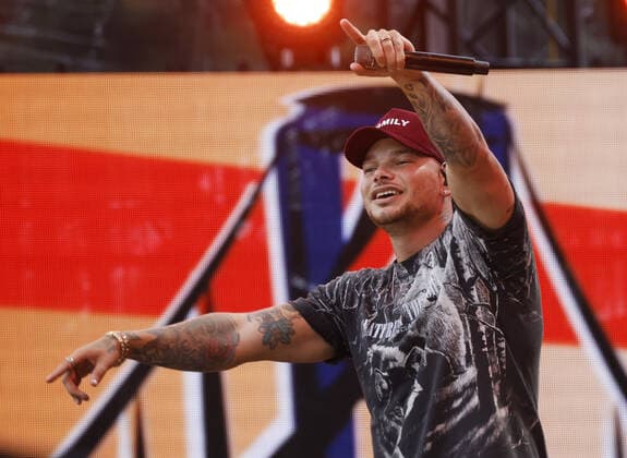 Entertainment Bilder des Tages Kane Brown performs at the We Love NYC: The Homecoming Concert In Central Park in New York City on Saturday, August 21, 2021. The Event ended abruptly when thunder storms and lightning related to Hurricane Henri moved into the area.  NYP20210821116 JohnxAngelillo