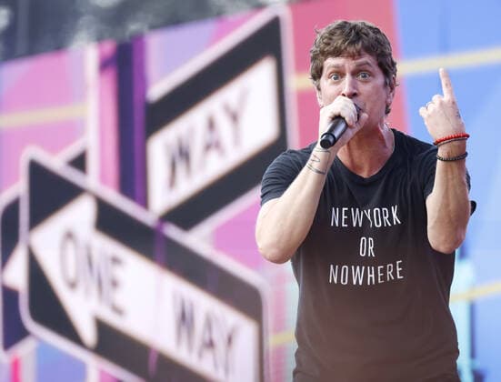 Entertainment Bilder des Tages Rob Thomas performs at the We Love NYC: The Homecoming Concert In Central Park in New York City on Saturday, August 21, 2021. The Event ended abruptly when thunder storms and lightning related to Hurricane Henri moved into the area.  NYP20210821113 JohnxAngelillo