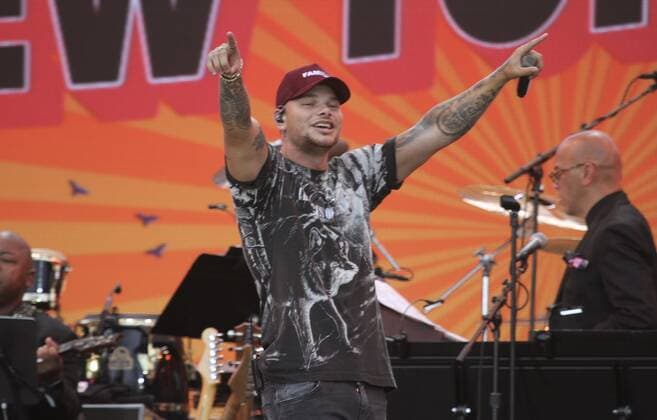 Kane Brown performs at WE LOVE NYC: The Homecoming Concert at Central Park. August 21, 2021, New York, USA: Kane Brown performing live during The WE LOVE NYC: The Homecoming Concert taking place at the great Central Park lawn in New York that anticipates a prosperous post-pandemic future for New York City. Fans are allowed to watch but with proof of vaccination or COVID PCR (Polymerase Chain Reaction) test taken within 72 hours prior to the event. This concert is to round up the Hip Hop concerts, movies, cultural activities that started all around the city since last week. (Foto: Niyi Fote TheNews2 imago images) Kane Brown performs at WE LOVE NYC: The Homecoming Concert at Central Park.  Copyright: xNiyixFotex