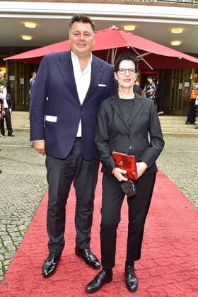 Benefiz Gala , Gemeinsam Bunt Andreas Geisel mit Ehefrau Anke, Innensenator Berlin Ankunft zum Benefizkonzert GEMEINSAM BUNT, gegen Hass und Ausgrenzung für ein Vielfältiges Berlin in Berlin am 22.08.2021 *** Benefit Gala , Gemeinsam Bunt Andreas Geisel with wife Anke, Senator of the Interior Berlin Arrival to the benefit concert GEMEINSAM BUNT, against hate and exclusion for a diverse Berlin in Berlin on 22 08 2021 Photopress Mueller